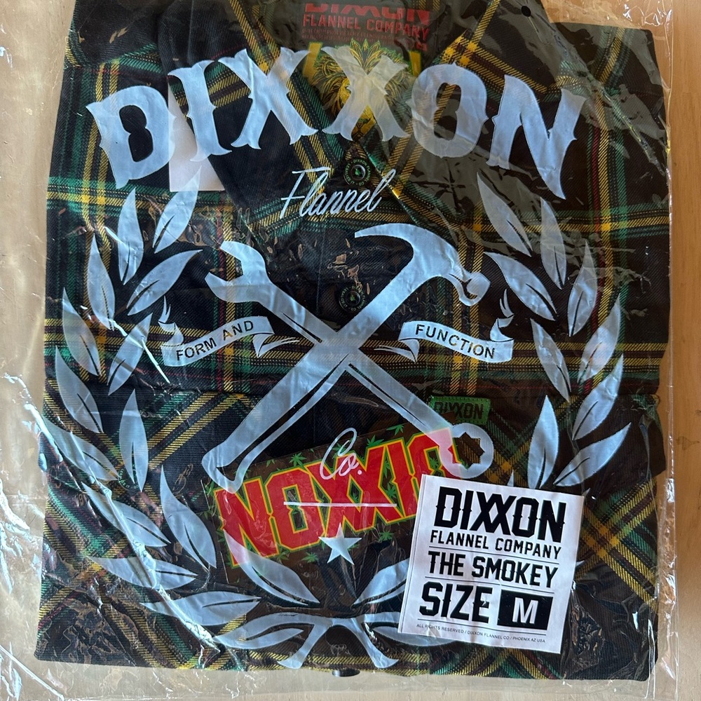 Dixxon Flannel  “The Smokey” Mens Medium. Long sleeve flannel.